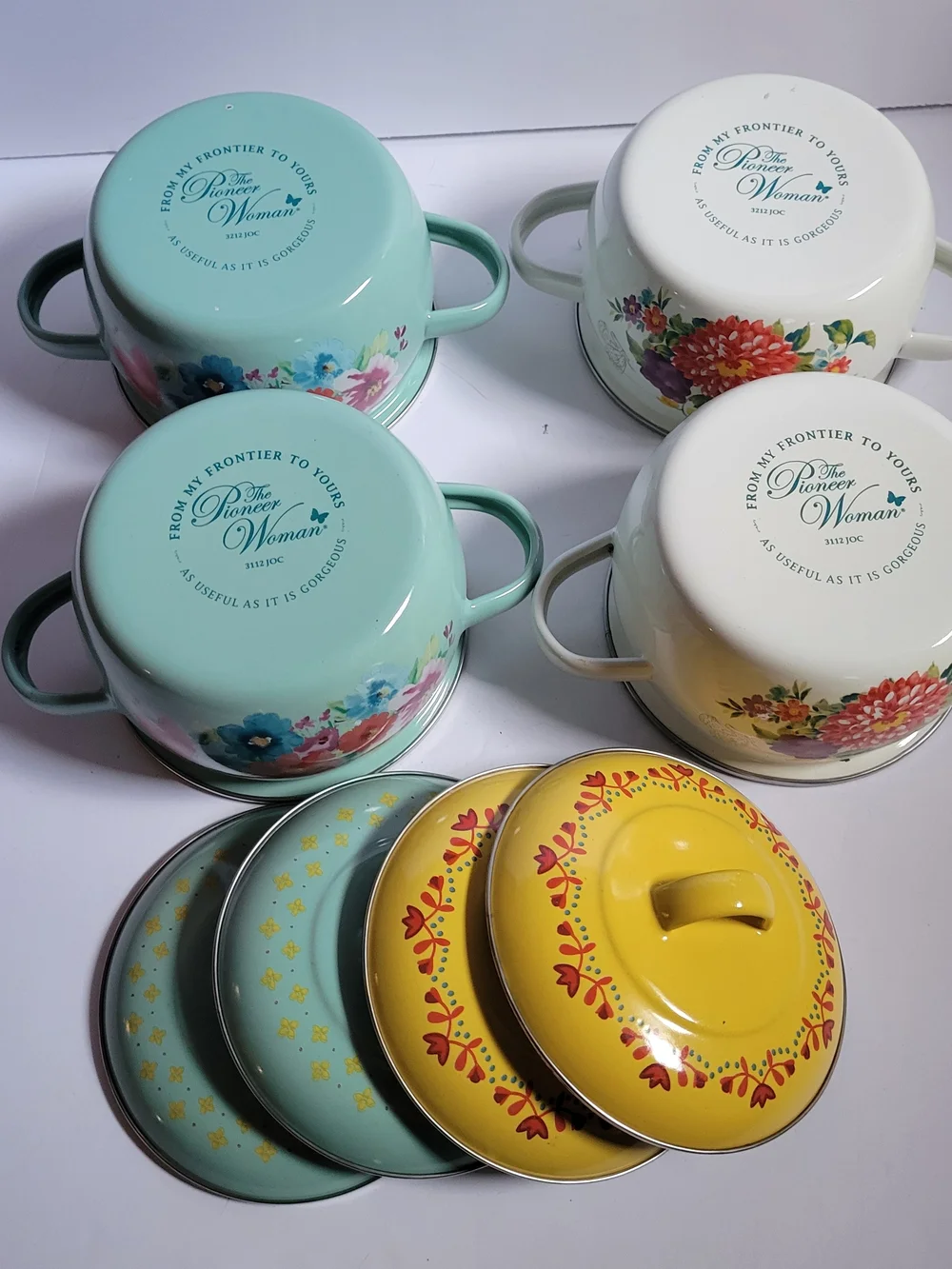 The Pioneer Woman Floral Enamel Soup Pots with Lids - Yellow & Mint (Set of 4).
